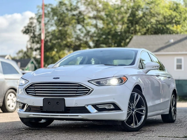 2017 Ford Fusion Titanium AWD, biela, 78 699 km, dovoz Kanada — foto 4 z 5