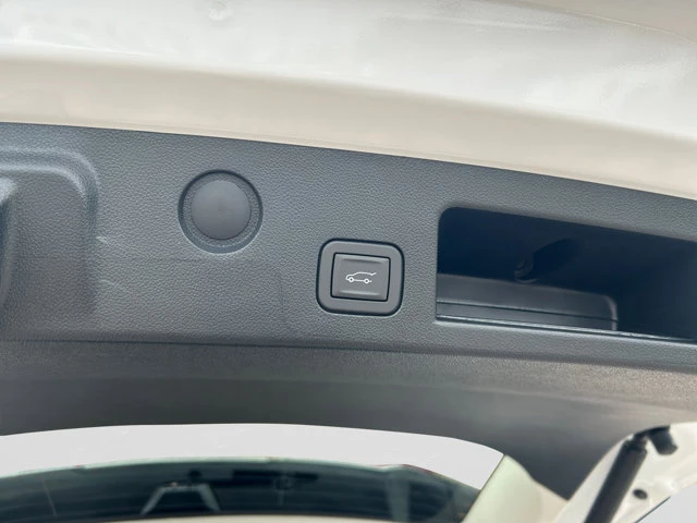 2027 GMC Terrain AWD Denali, biela, 6 km, dovoz Kanada — foto 11 z 20