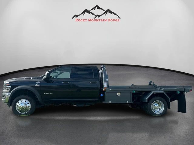 2026 RAM 5500 Crew Cab Chassis, sivá, 1 km, dovoz Kanada — foto 1