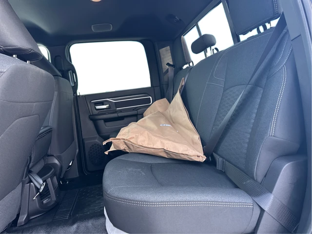 2026 RAM 5500 Crew Cab Chassis, sivá, 1 km, dovoz Kanada — foto 10 z 15