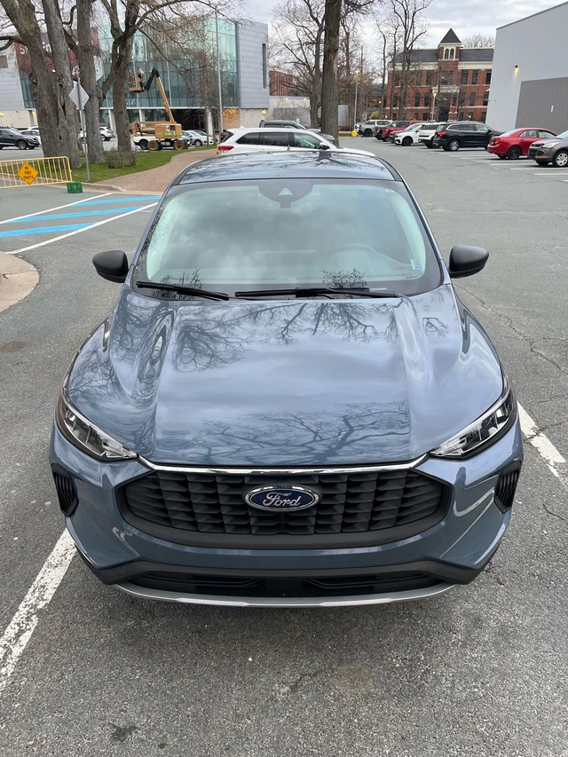 2025 Ford Escape Active AWD, 30 000 km, dovoz Kanada — foto 1