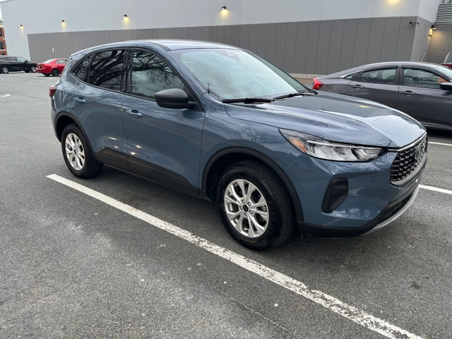 2025 Ford Escape Active AWD, 30 000 km, dovoz Kanada — foto 2 z 5