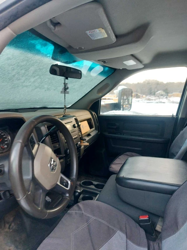 2015 Dodge Ram3500, 220 000 km, dovoz Kanada — foto 3 z 5