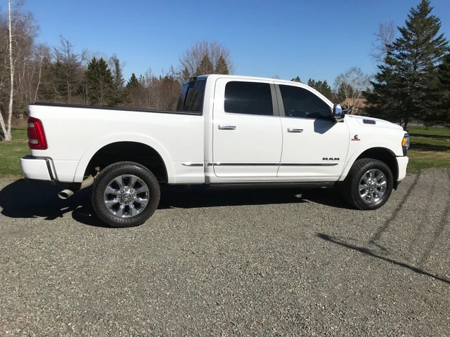 2019 Dodge Ram2500 Limited, 133 000 km, dovoz Kanada — foto 1
