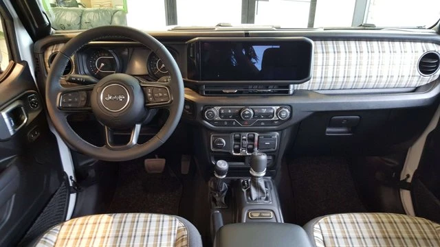 2026 Jeep Gladiator 85th Anniversary Edition, biela, dovoz Kanada — foto 5 z 5