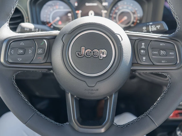 2026 Jeep Gladiator Mojave, biela, 20 km, dovoz Kanada — foto 10 z 16