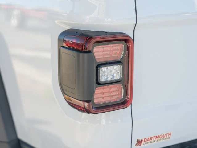 2026 Jeep Gladiator Mojave, biela, 20 km, dovoz Kanada — foto 16 z 16