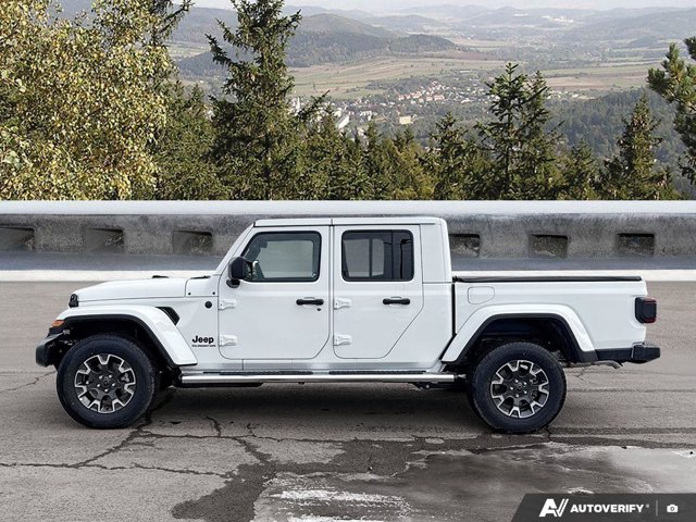 2026 Jeep Gladiator Mojave X, čierna, 21 km, dovoz Kanada — foto 2 z 20