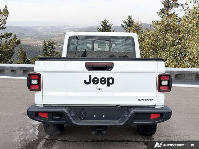 2026 Jeep Gladiator Mojave X, čierna, 21 km, dovoz Kanada — foto 5 z 20