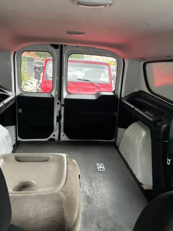 2021 Dodge, dovoz USA — foto 11 z 12