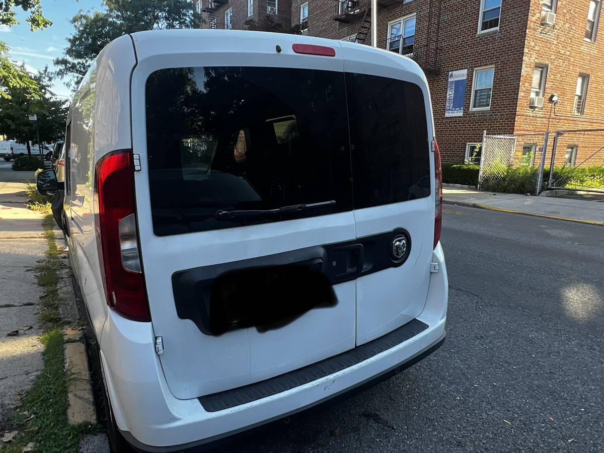 2021 Dodge, dovoz USA — foto 8 z 12