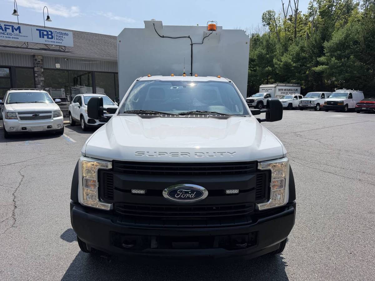 2017 Ford, dovoz USA — foto 2 z 12