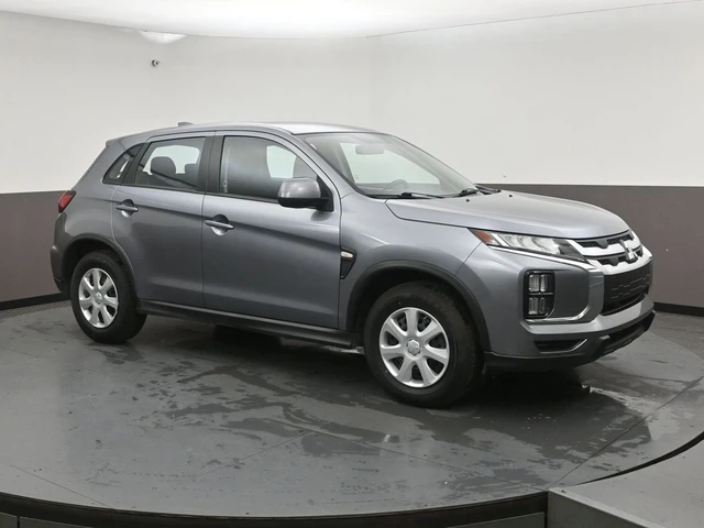 2025 Mitsubishi Rvr ES, strieborná, 30 461 km, dovoz Kanada — foto 1