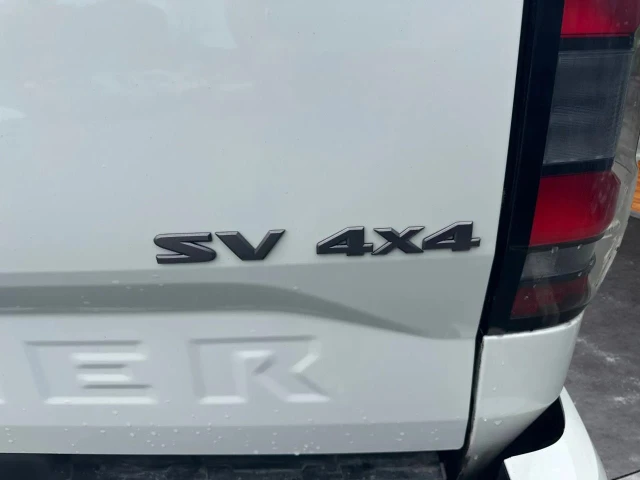 2022 Nissan Frontier SV, biela, 70 048 km, dovoz Kanada — foto 5 z 5