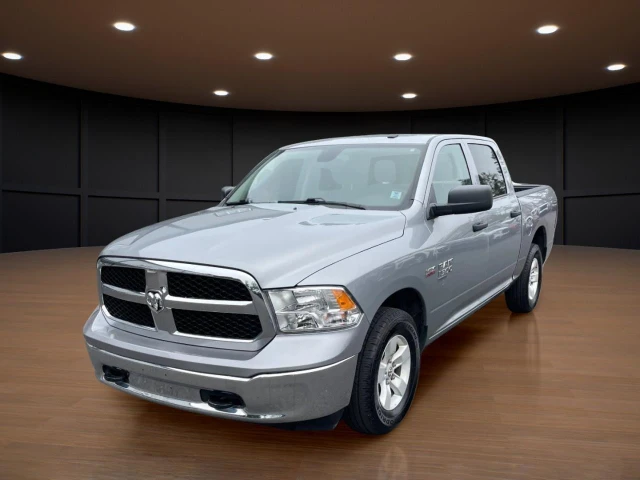 2023 RAM 1500 Classic SLT, strieborná, 50 102 km, dovoz Kanada — foto 1