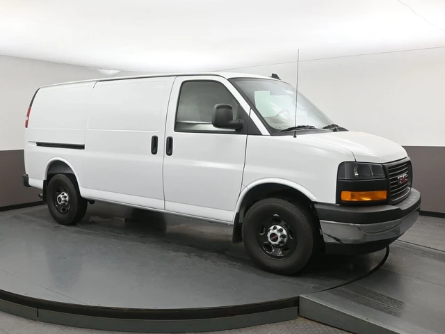 2025 GMC Savana Cargo, biela, 41 km, dovoz Kanada — foto 1