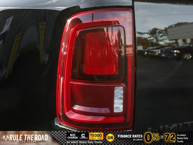 2026 RAM 3500 Limited, čierna, 12 km, dovoz Kanada — foto 10 z 20
