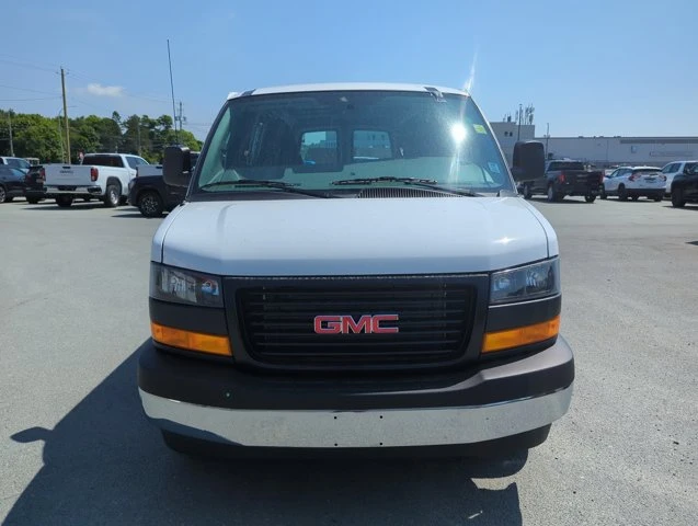 2026 GMC Savana Cargo Van BASE, biela, 7 km, dovoz Kanada — foto 3 z 5