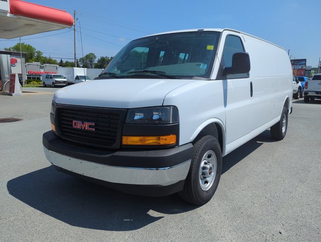 2026 GMC Savana Cargo Van BASE, biela, 7 km, dovoz Kanada — foto 4 z 5
