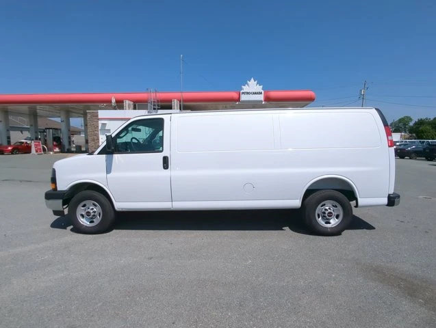 2026 GMC Savana Cargo Van BASE, biela, 7 km, dovoz Kanada — foto 5 z 5
