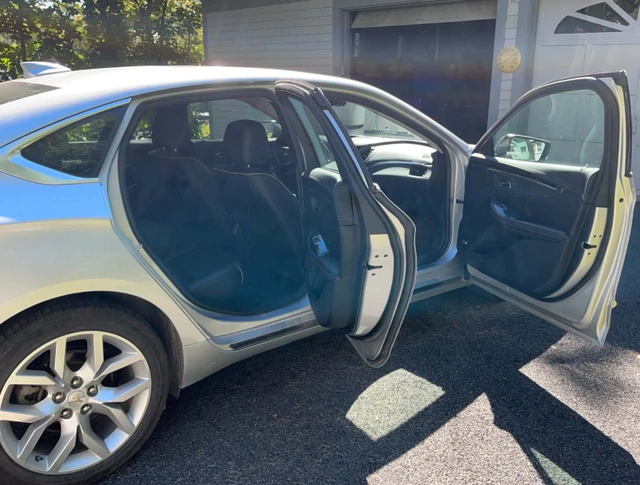 2019 Chevrolet Impala premier, strieborná, 44 000 km, dovoz Kanada — foto 1