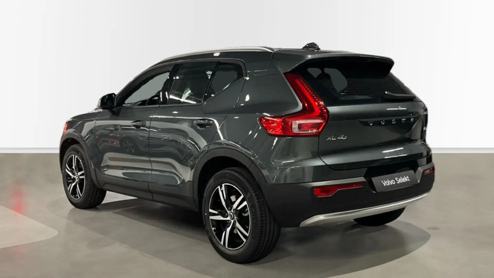 2026 Volvo XC40, 8 km, Španielsko — foto 2 z 12