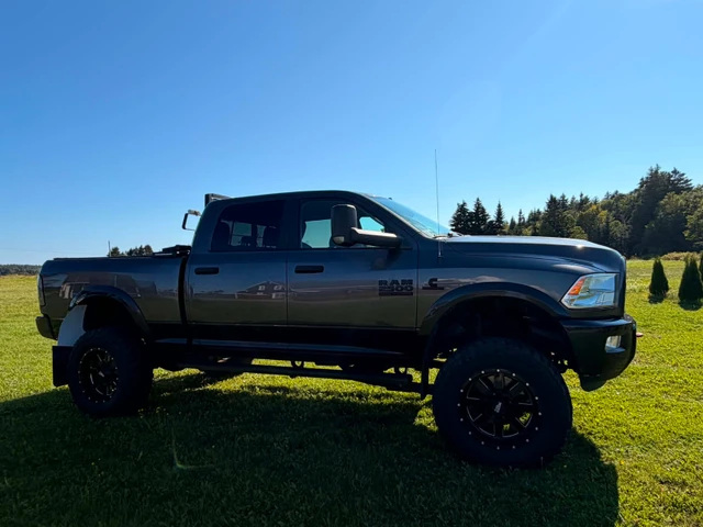 2018 Dodge Ram2500, 200 000 km, dovoz Kanada — foto 1