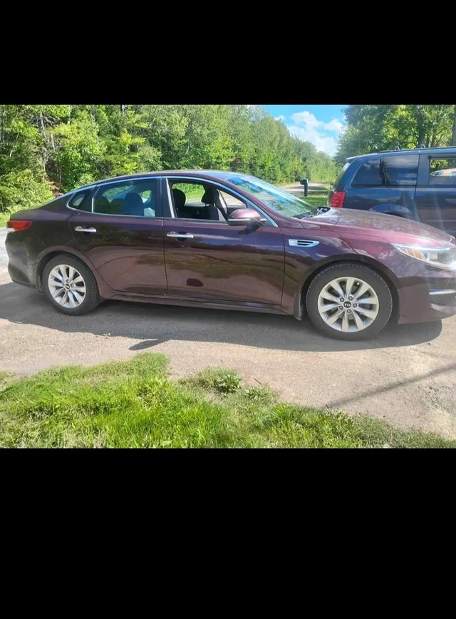 2016 Kia Optima LX, burgundy, 168 000 km, dovoz Kanada — foto 1