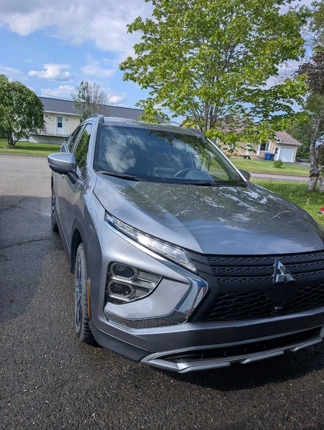 2024 Mitsubishi Eclipse Cross SEL, sivá, 54 000 km, dovoz Kanada — foto 2 z 5