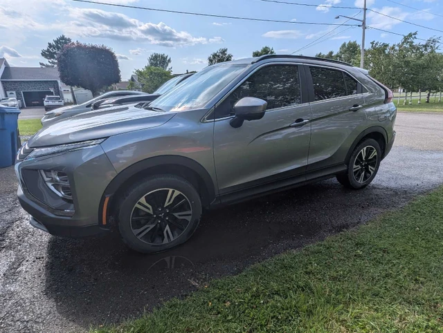 2024 Mitsubishi Eclipse Cross SEL, sivá, 54 000 km, dovoz Kanada — foto 4 z 5