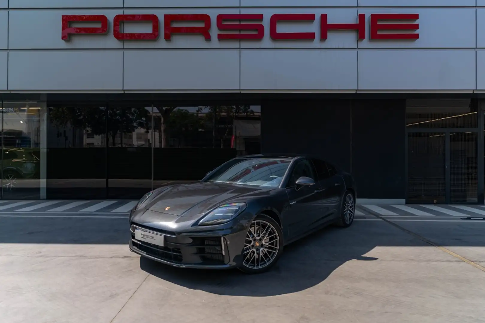 2026 Porsche Panamera, 10 km, Španielsko — foto 1