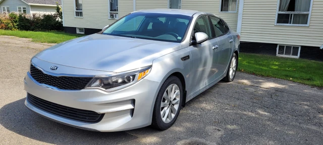2018 Kia Optima, strieborná, 94 000 km, dovoz Kanada — foto 2 z 5
