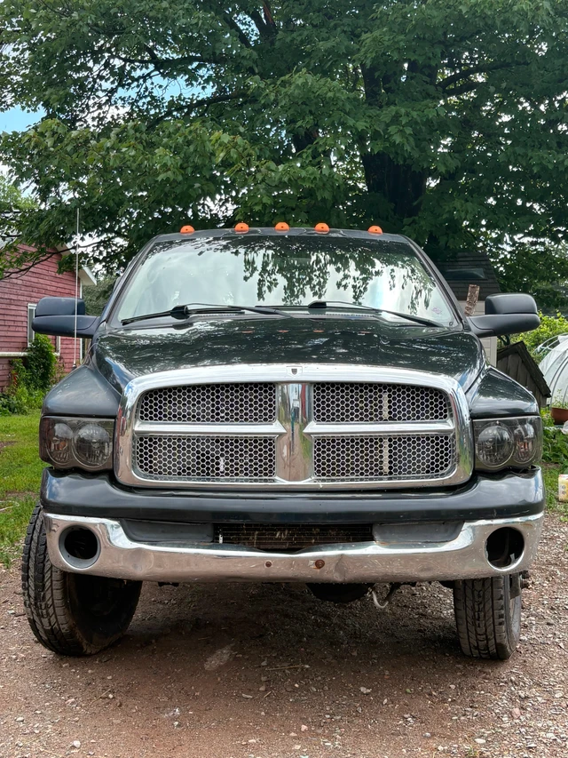2005 Dodge Ram, čierna, 247 000 km, dovoz Kanada — foto 2 z 5