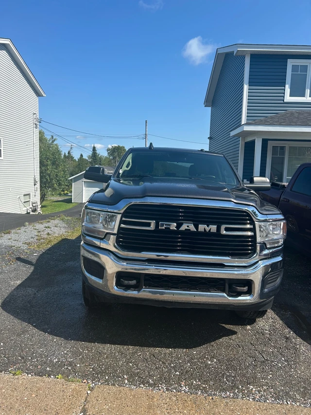 2019 Dodge Ram3500, 209 294 km, dovoz Kanada — foto 1