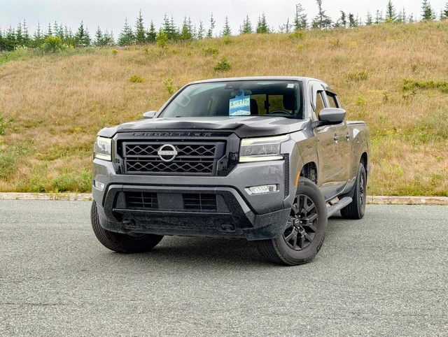 2023 Nissan Frontier SV, sivá, 49 775 km, dovoz Kanada — foto 1