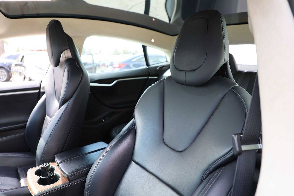 2017 Tesla, dovoz USA — foto 7 z 12