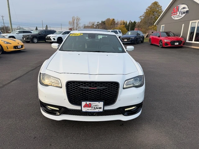 2023 Chrysler 300 300S, 81 000 km, dovoz Kanada — foto 2 z 5