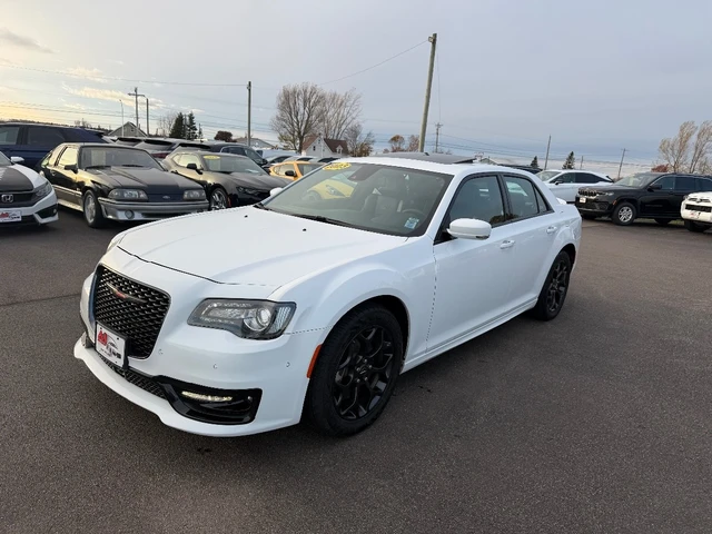 2023 Chrysler 300 300S, 81 000 km, dovoz Kanada — foto 3 z 5