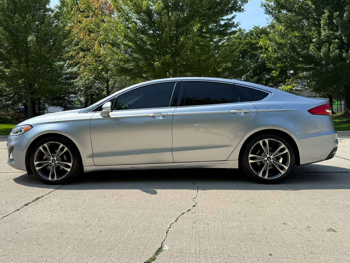 2020 Ford, dovoz USA — foto 12 z 12
