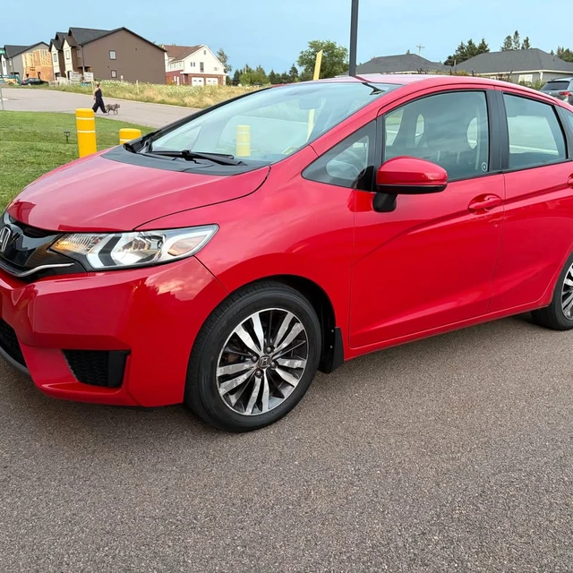 2017 Honda Fit SE, červená, 80 840 km, dovoz Kanada — foto 1