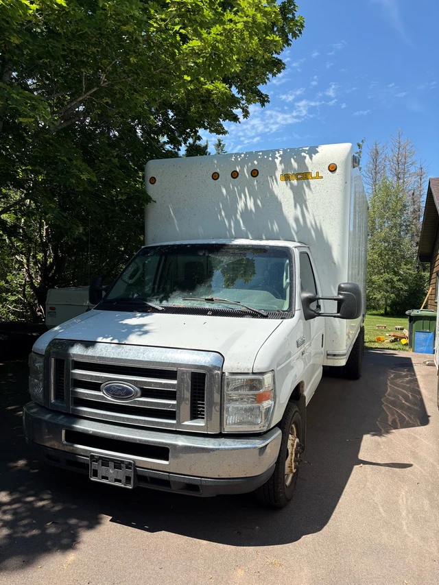2012 Ford E-450, 101 000 km, dovoz Kanada — foto 1 z 5 2012 Ford E-450, 101 000 km, dovoz Kanada — foto 1 z 5