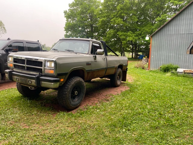 1992 Dodge Ram2500, 297 000 km, dovoz Kanada — foto 1 z 5 1992 Dodge Ram2500, 297 000 km, dovoz Kanada — foto 1 z 5