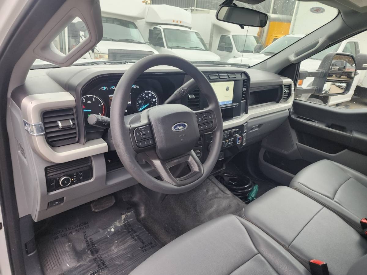 2023 Ford, dovoz USA — foto 11 z 12