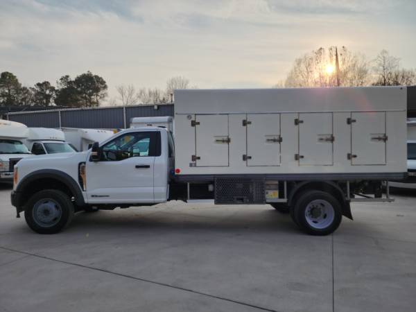 2023 Ford, dovoz USA — foto 2 z 12