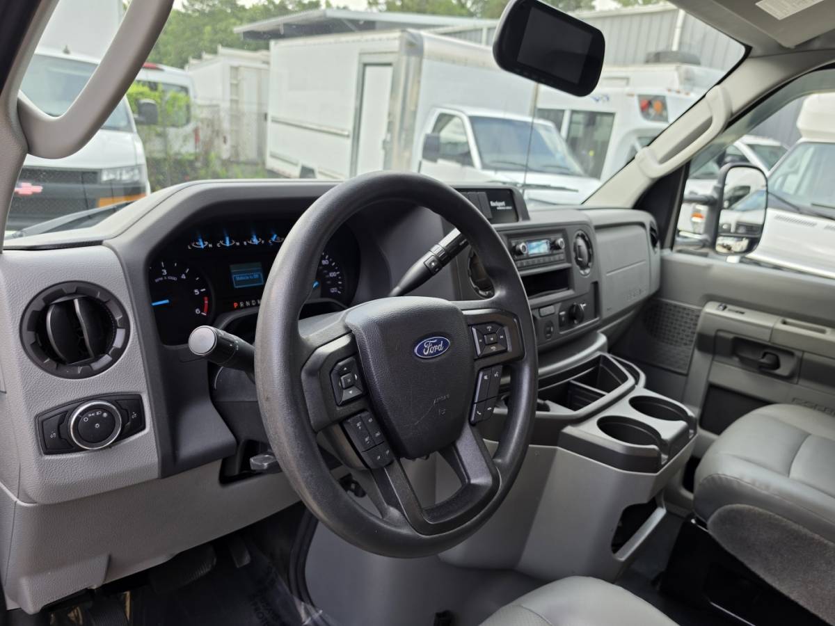 2024 Ford, dovoz USA — foto 11 z 12