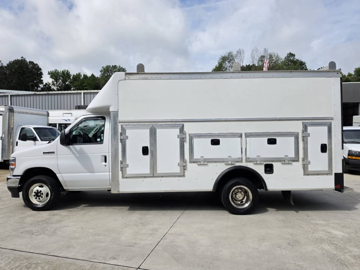 2024 Ford, dovoz USA — foto 2 z 12