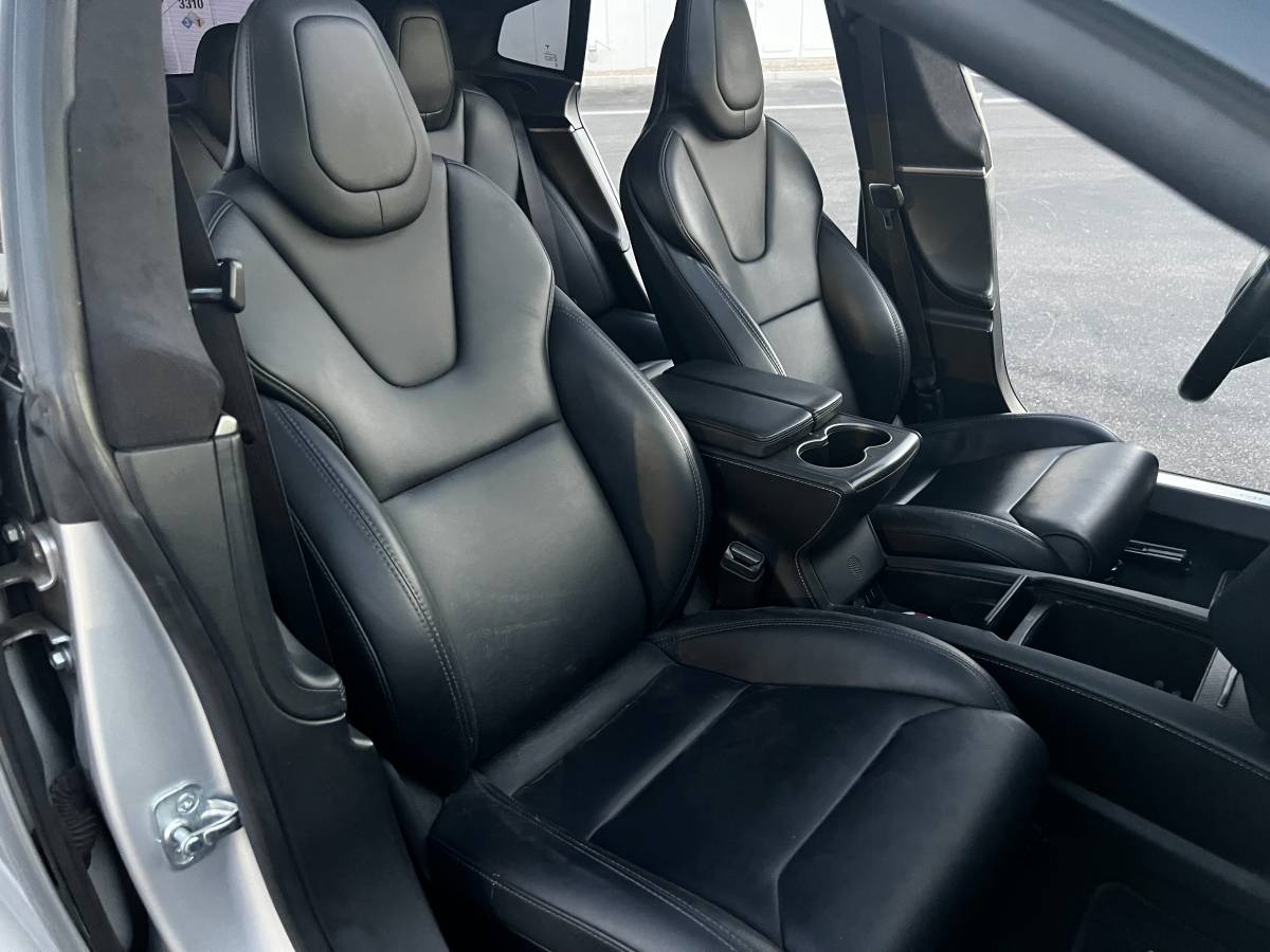 2018 Tesla, dovoz USA — foto 11 z 12