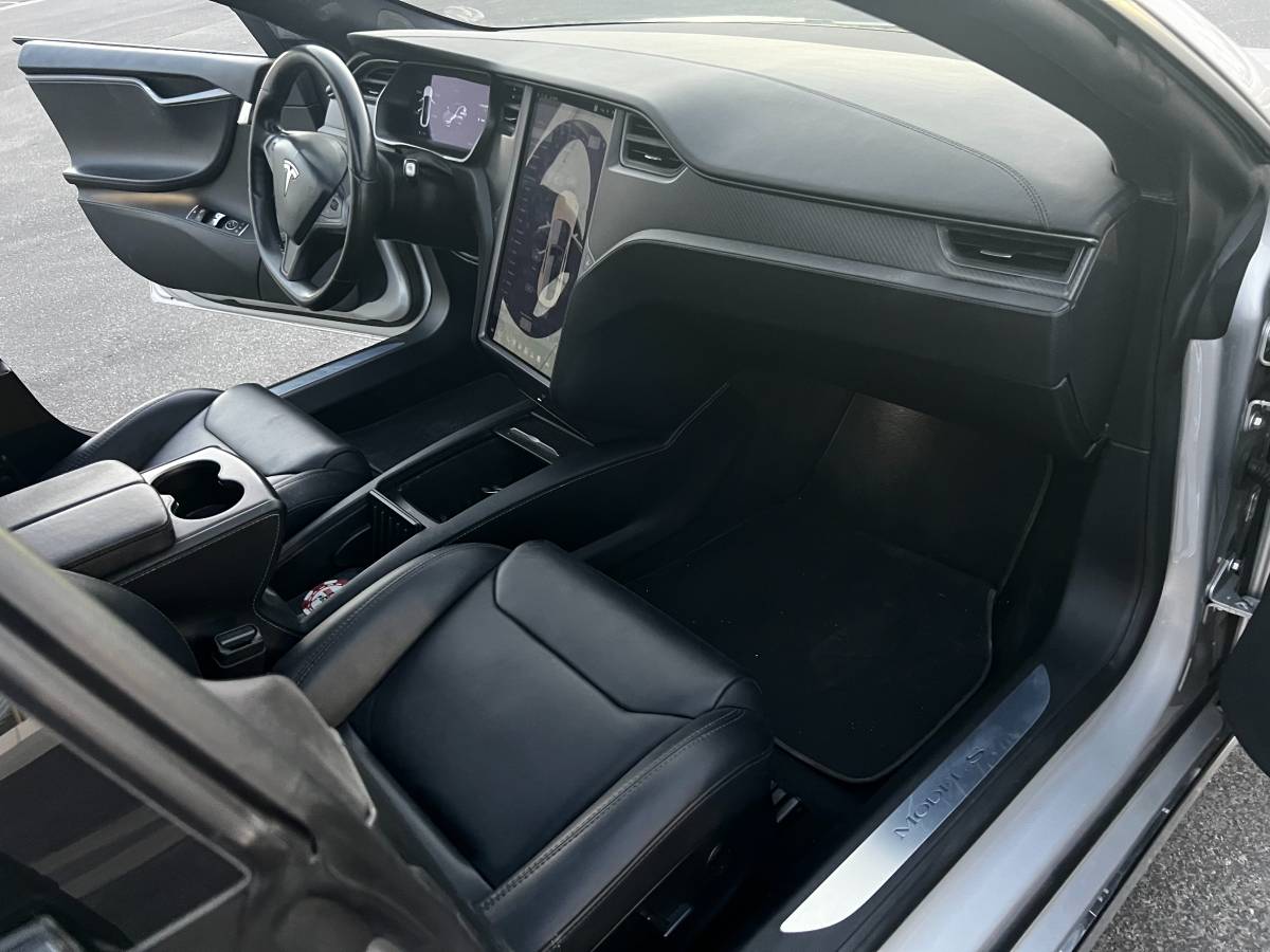 2018 Tesla, dovoz USA — foto 12 z 12