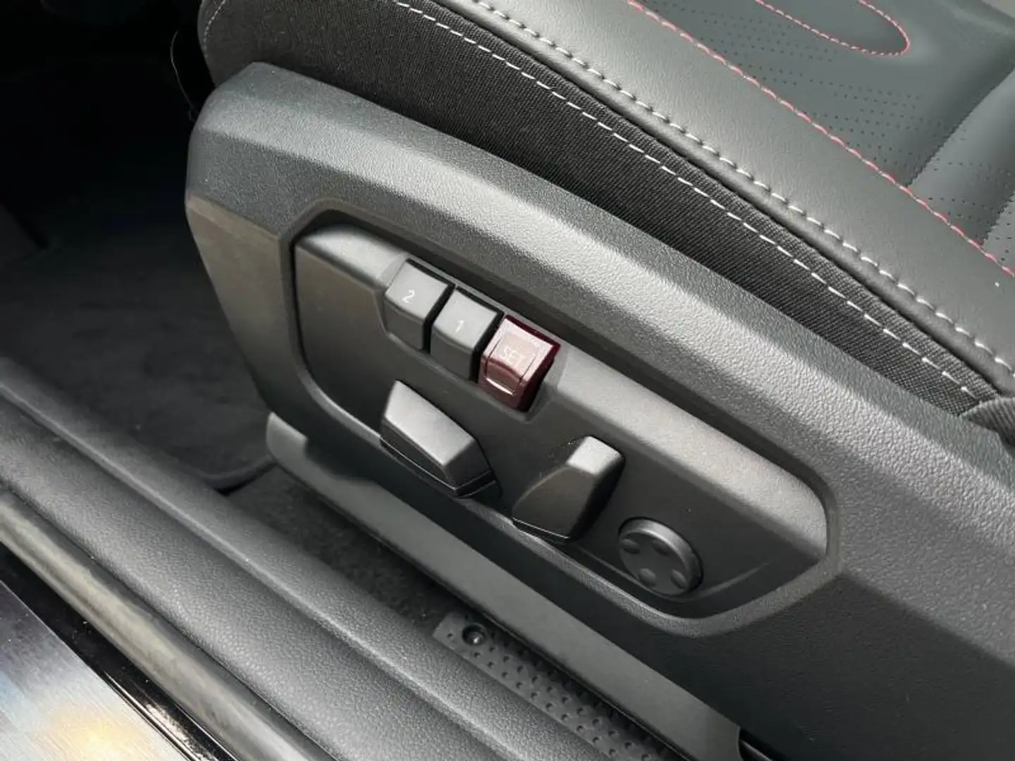 2026 MINI Cooper, 11 km, Francúzsko — foto 9 z 12