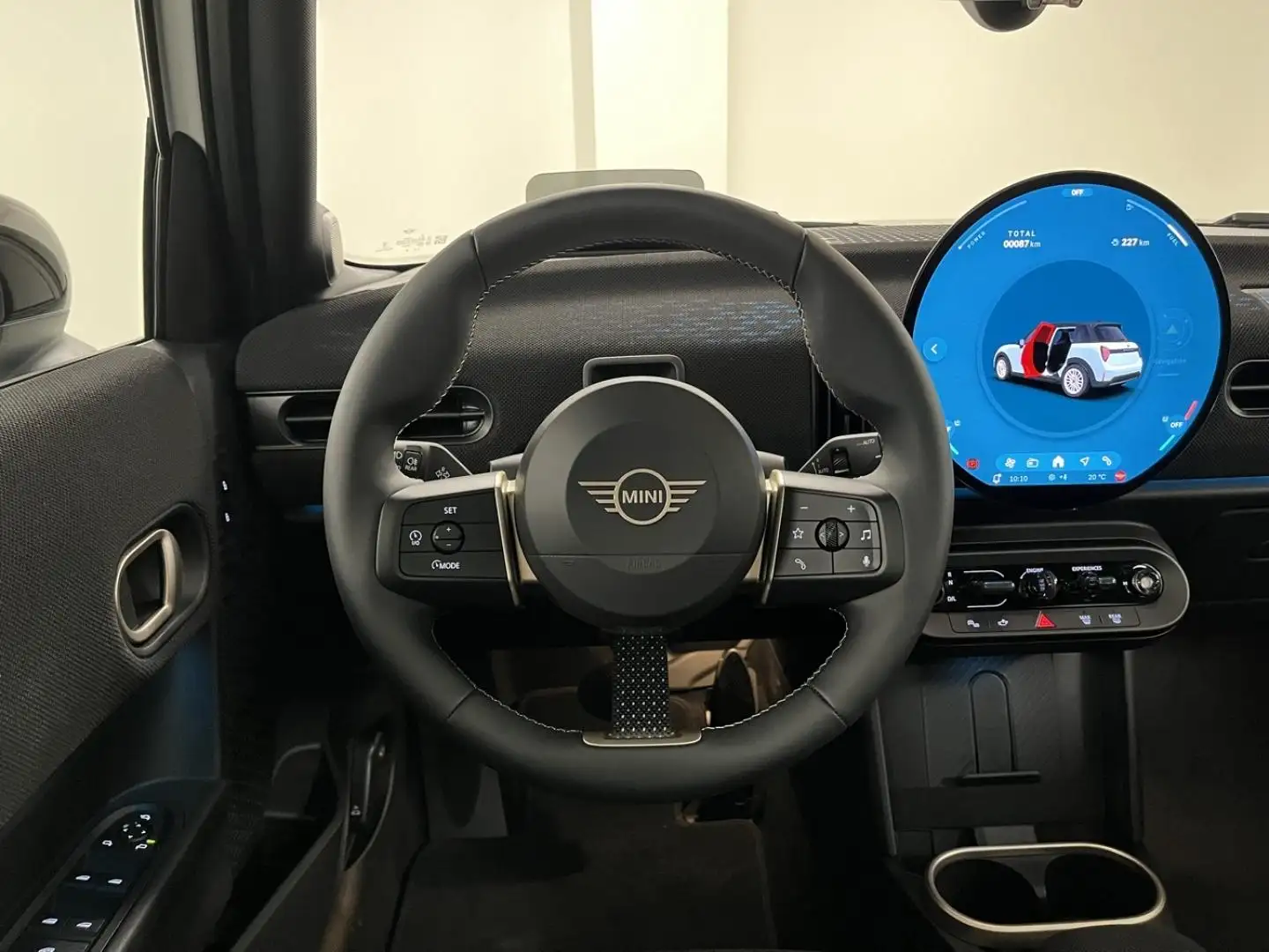 2026 MINI Cooper, 6 000 km, Francúzsko — foto 11 z 12